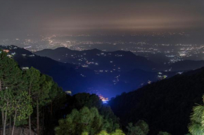 Vansathli I Near Mall Road Kasauli I Open Garden & Rooftop I Bonfire by Humble stay villa